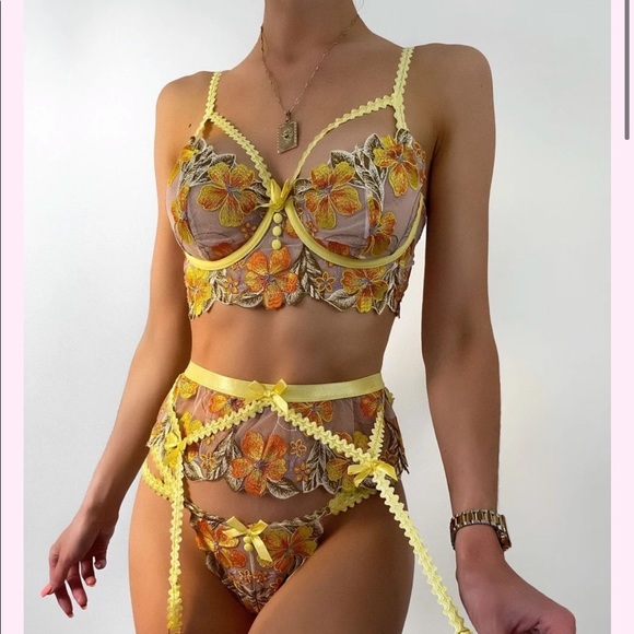 With love lily lingerie - Picture 1 of 2